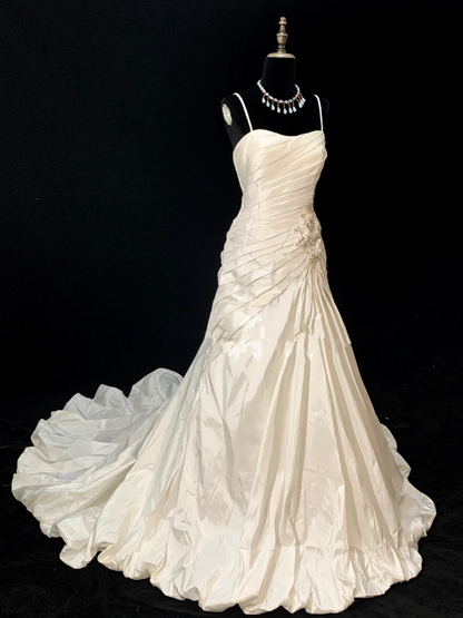 White halter-neck fitted bodycon long ball gown R8694