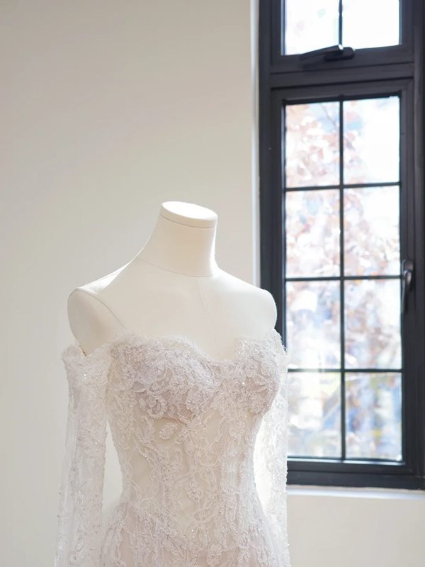 White off-the-shoulder fitted long ball gown R8442