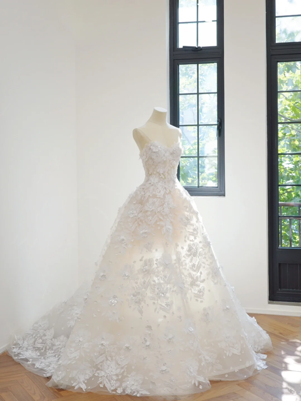 Nude pink lining, white lace strapless bodice, fitted waist, full skirt, long ball gown/bridal dress R8538