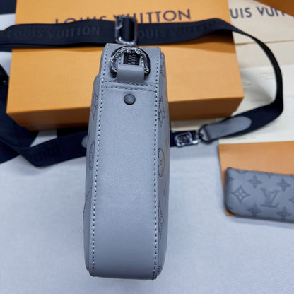 Louis Vuitton Duo Messenger Monogram Shadow Anthracite Gray 26Cm LV M46104