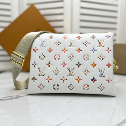 Louis Vuitton Bolso Coussin PM White 26Cm M21209