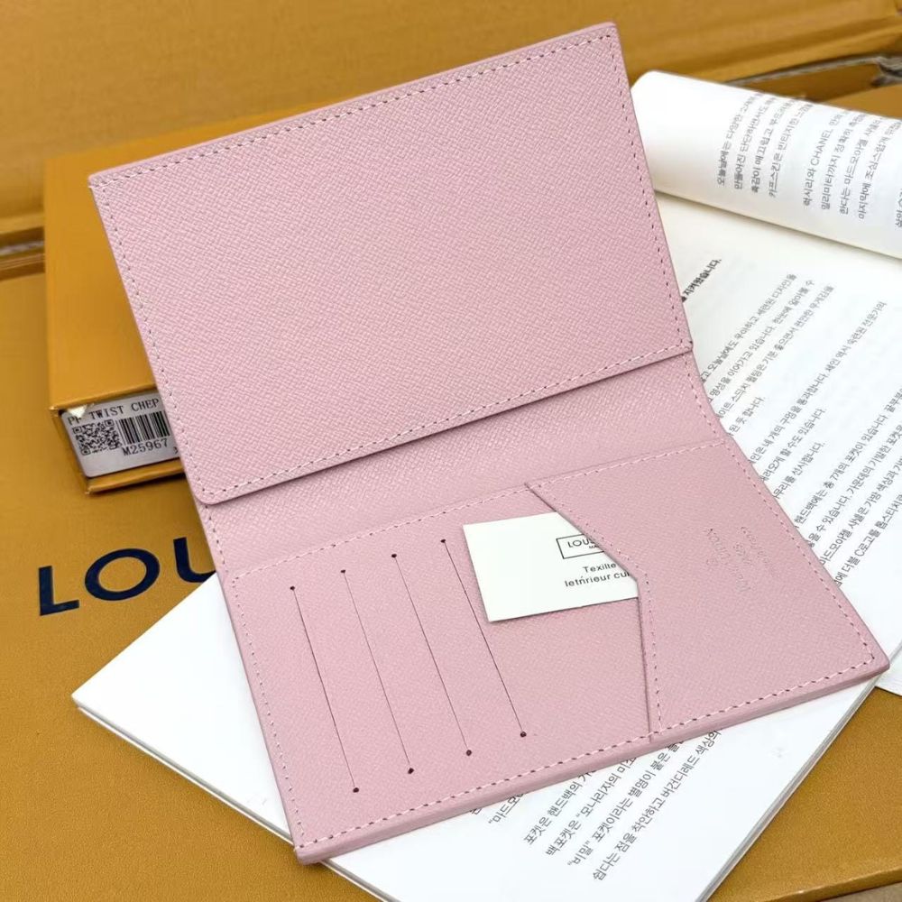 Louis Vuitton Passport Cover Pink 14Cm M25968
