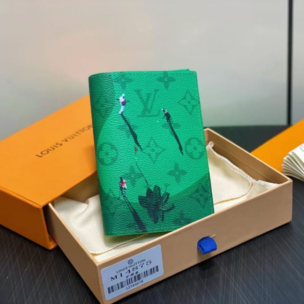 Louis Vuitton Passport Cover Golf Green 14Cm M14875