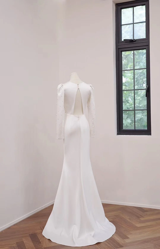 White V-neck fitted long ball gown/bridal dress R8539