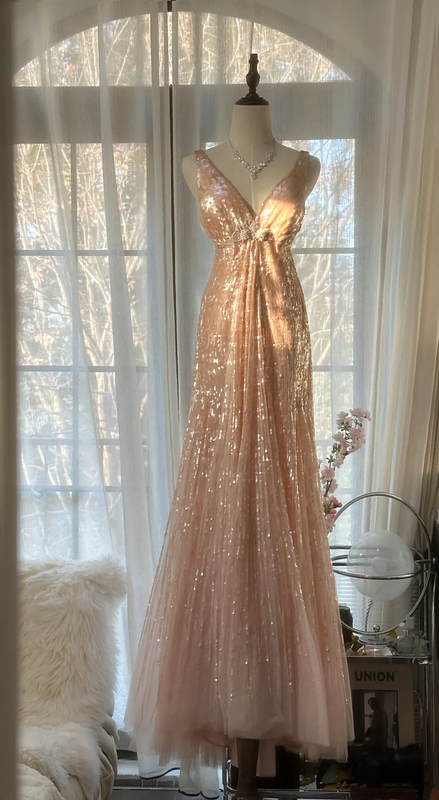 Light pink halter-neck low-cut fitted long ball gown R7703