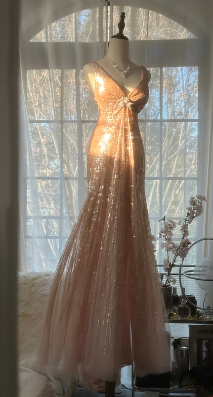 Light pink halter-neck low-cut fitted long ball gown R7703
