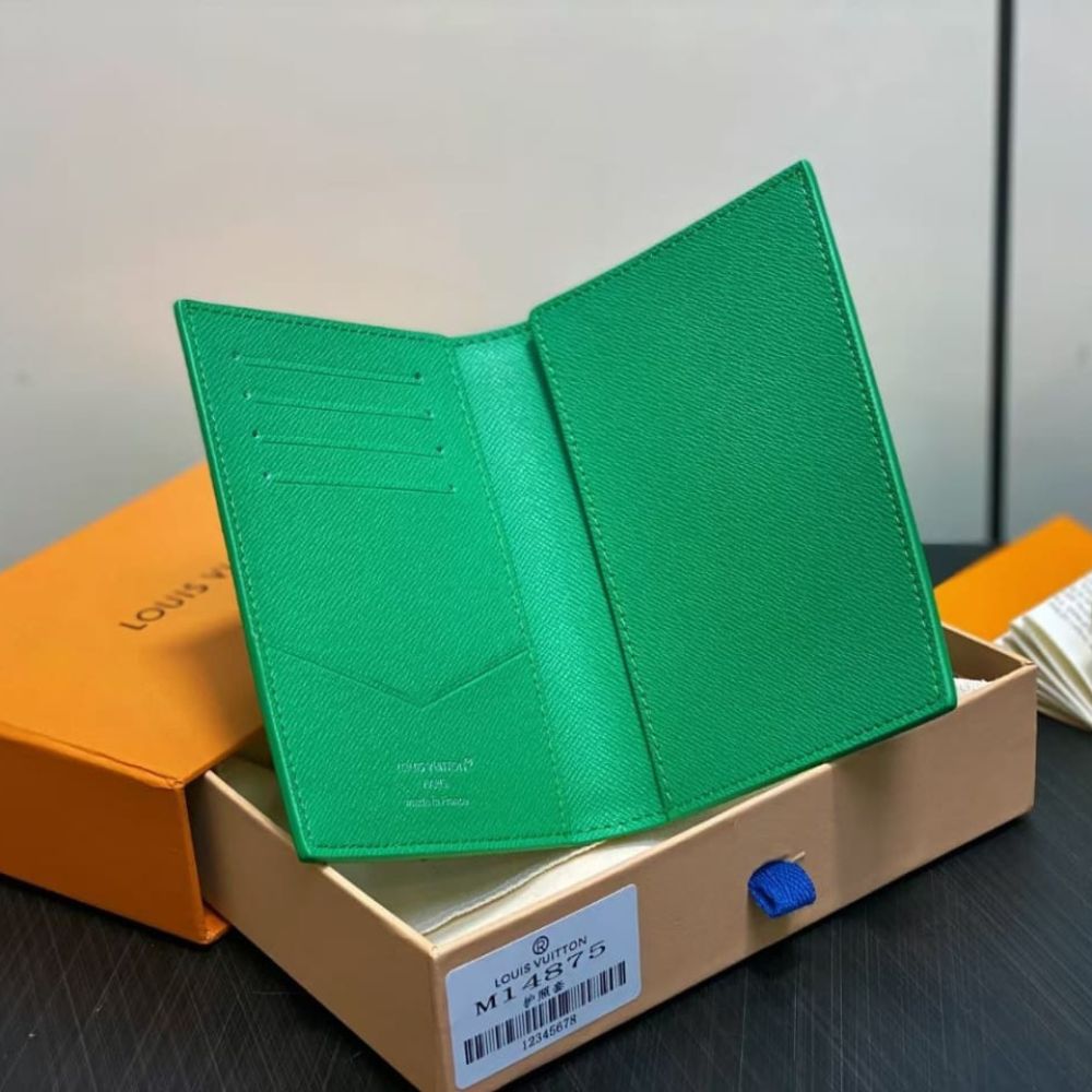 Louis Vuitton Passport Cover Golf Green 14Cm M14875