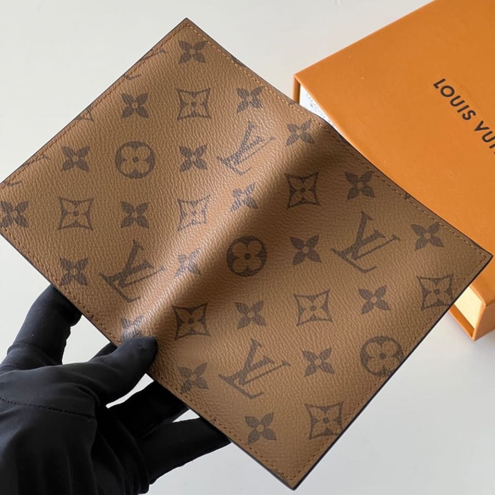 Louis Vuitton Passport Cover Monogram Reverse 14Cm M26571
