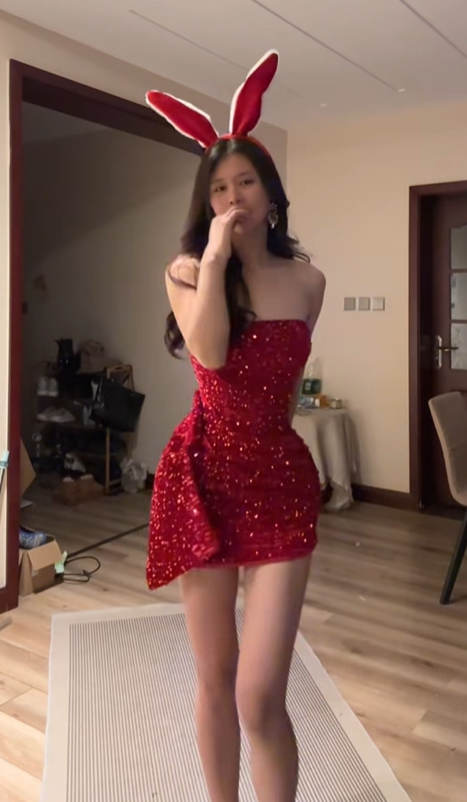 Red strapless fitted waist slim hips sexy short ball gown R7548