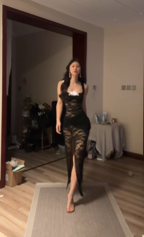 Black halter-neck lace fitted long ball gown R7775