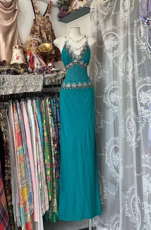 Deep lake green halter-neck fitted long ball gown R7816