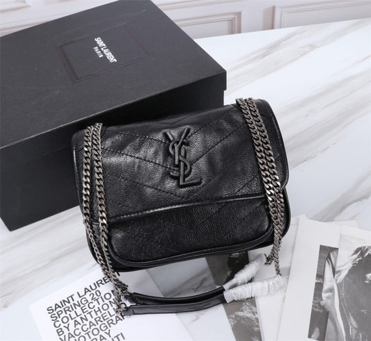 Saint Laurent Niki Baby In Vintage Leather Black 21Cm 6331600En041000
