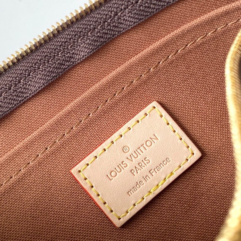 Louis Vuitton Multi Pochette Accessoires Monogram  Khaki 24cm M44813