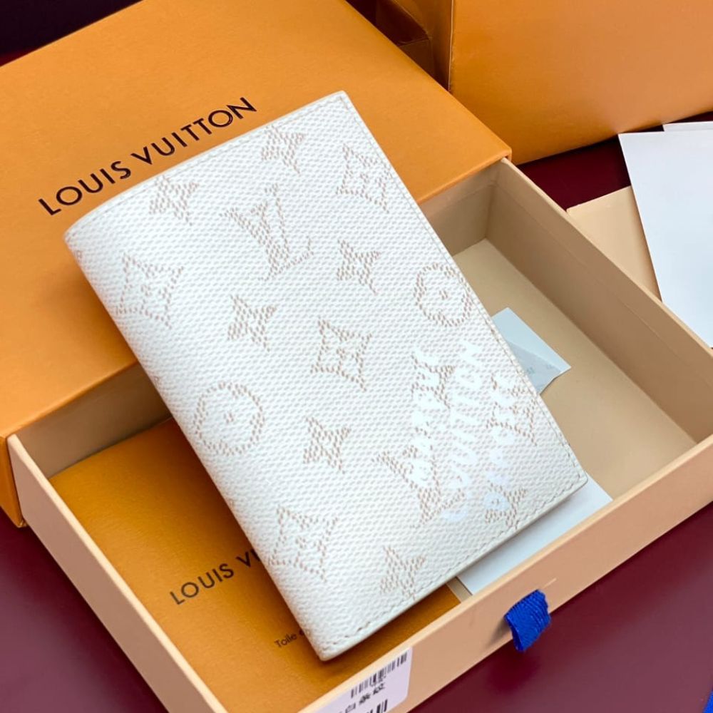 Louis Vuitton Passport Cover Monogram Heritage Off White 14Cm M15075