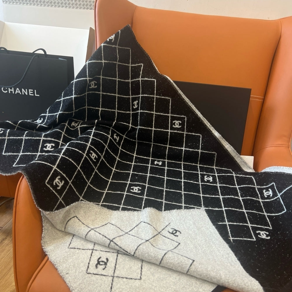 Chanel 25A Quilted Double C Scarf Black 180Cm
