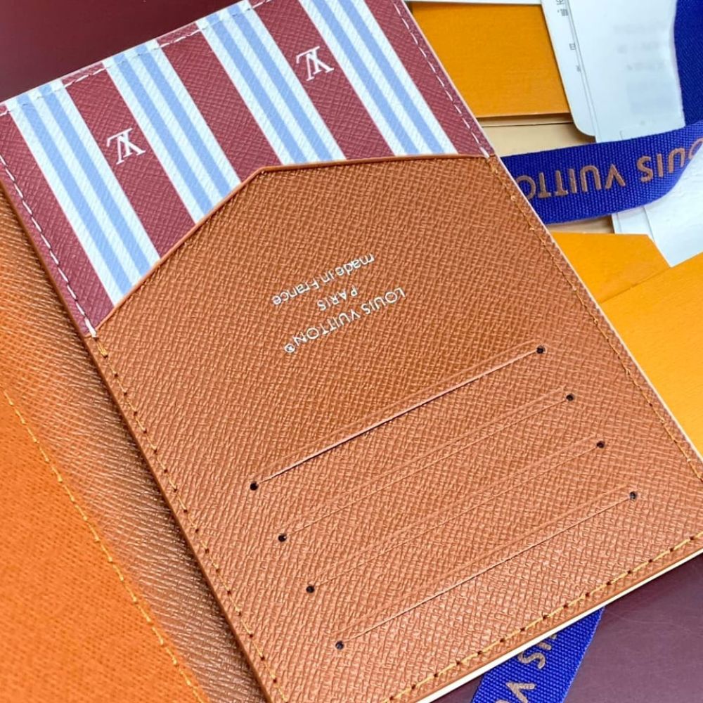 Louis Vuitton Passport Cover Monogram Heritage Off White 14Cm M15075