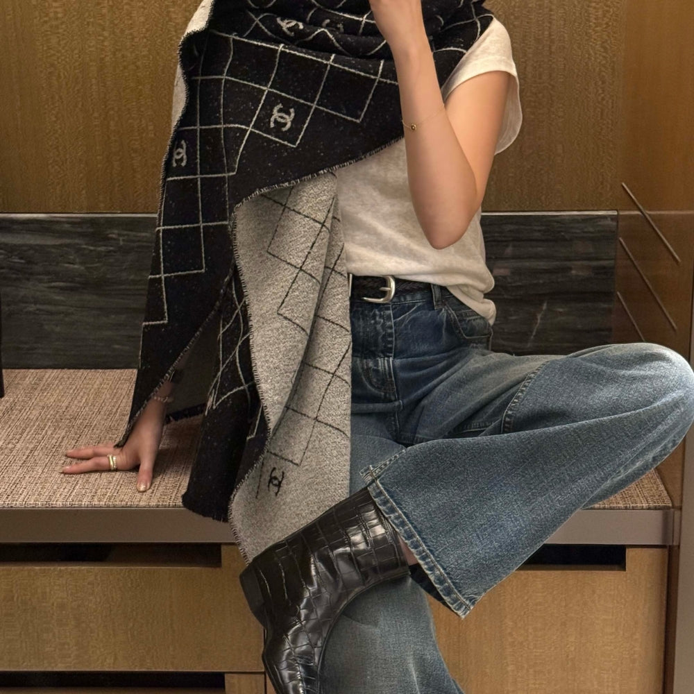 Chanel 25A Quilted Double C Scarf Black 180Cm