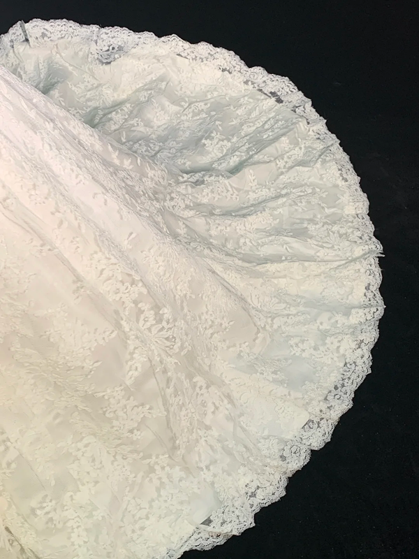 White halter-neck fitted bodycon long ball gown R8697
