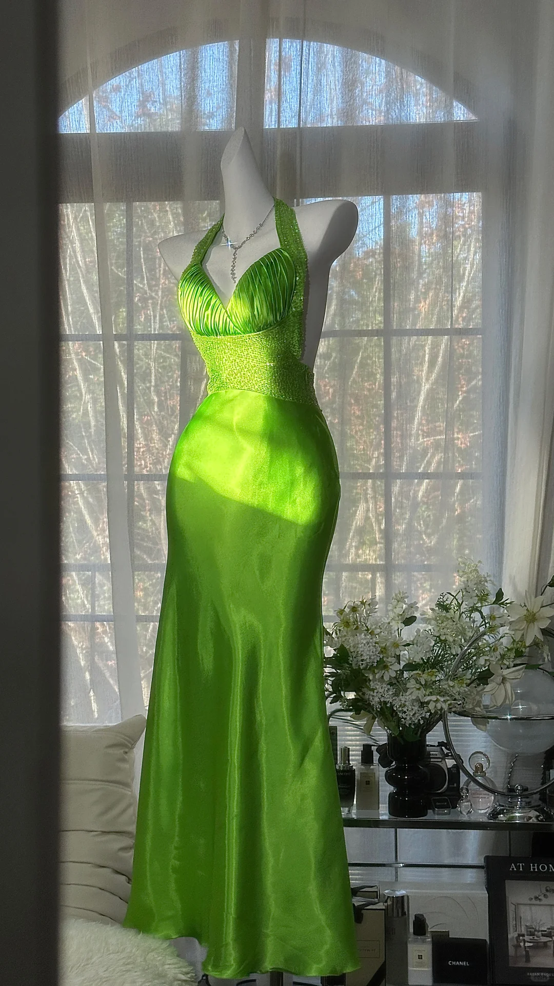 Elegant Bright Green Halter-Neck Mermaid Prom Dress Ruched Satin Evening Gown for Wedding Guest TP5736