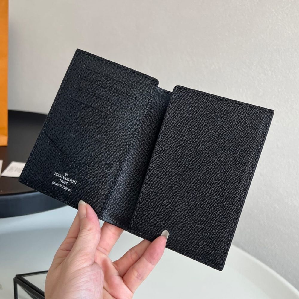 Louis Vuitton Passport Cover Monogram Eclipse Black 14Cm M64501