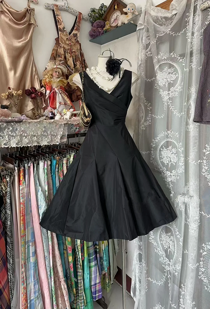 Black V-neck sleeveless fitted A-line short ball gown R7469
