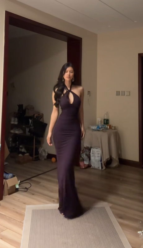 Deep purple halter neck, fitted waist, bodycon sexy long ball gown R7777