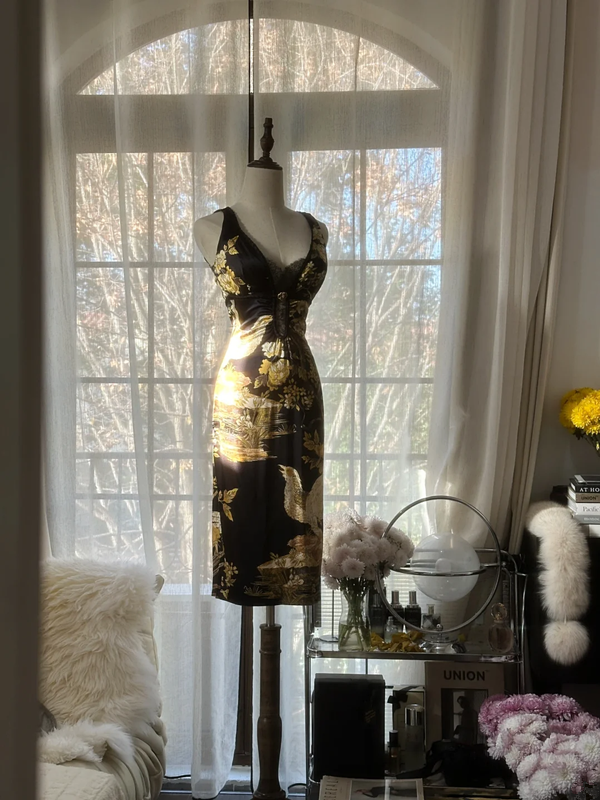 Black halter top with gold floral print, fitted waist, classic and elegant long ball gown R7707