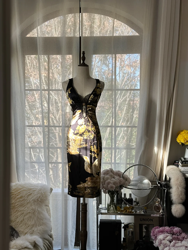 Black halter top with gold floral print, fitted waist, classic and elegant long ball gown R7707