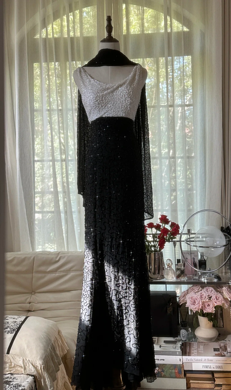 Black and white color-blocked fitted waist slim sexy backless long ball gown R7746