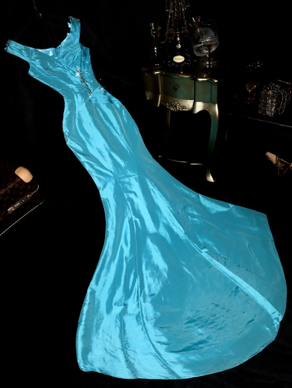 Lake blue halter-neck fitted long ball gown R6991