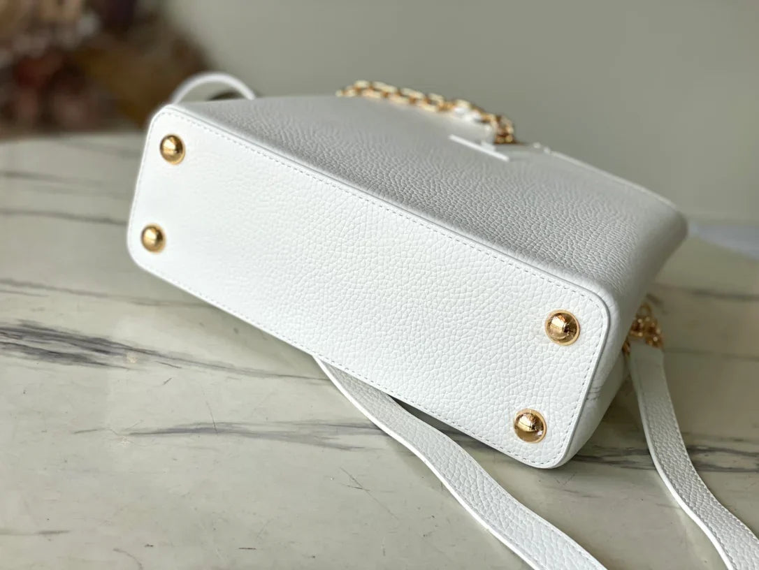 LV Capucines BB White size 27 x 18 x 9 cm