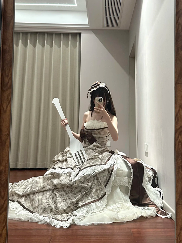 Light brown checkered strapless waist-cinching long ball gown R8636