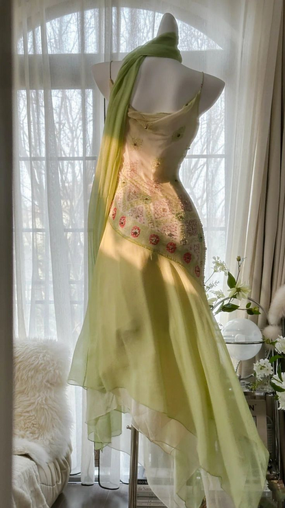 Light yellow halter-neck fitted bodycon long ball gown R6554