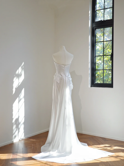 White strapless, fitted, elegant long ball gown/bridal dress R8449