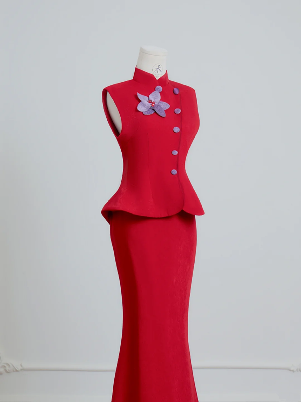 A red sleeveless, fitted top paired with a sexy pencil skirt; suitable for a ball gown or wedding dress R8218