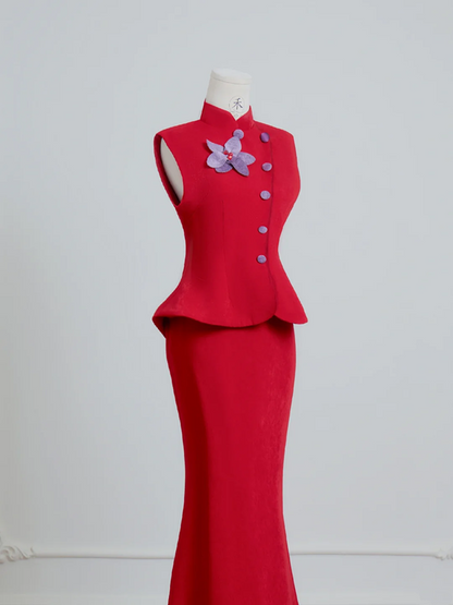 A red sleeveless, fitted top paired with a sexy pencil skirt; suitable for a ball gown or wedding dress R8218
