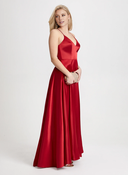 Sweetheart Neck Tight corset with thin shoulder straps and no sleeves Long Prom Dress