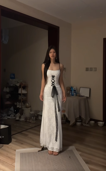 White halter-neck fitted lace skirt ball gown R8076