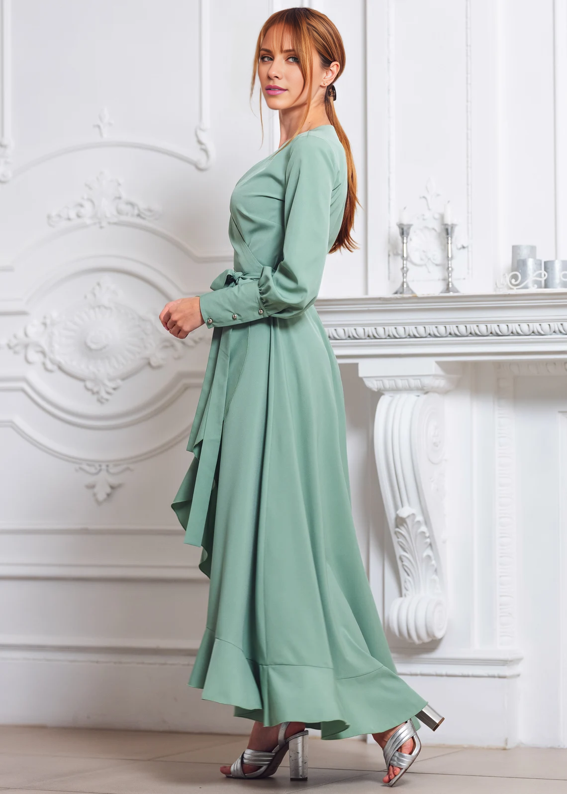 V-neck long sleeved chiffon ruffle edge length Prom dress