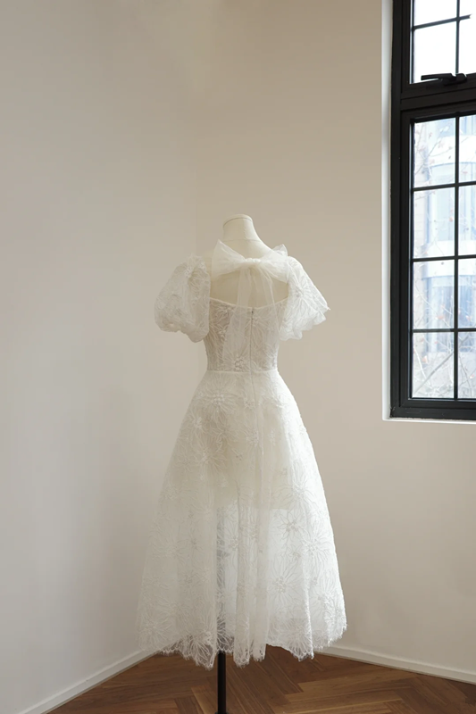 White square-neck, fitted waist, lace sexy ball gown/bridal dress R8549