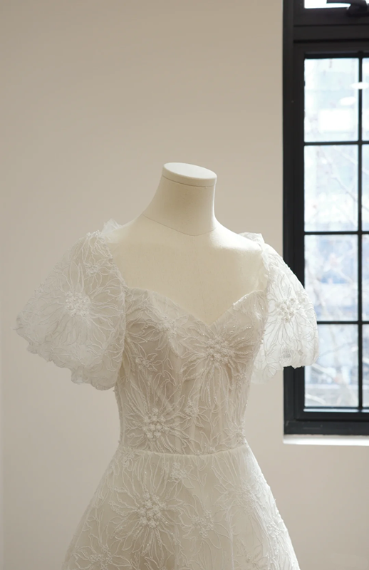 White square-neck, fitted waist, lace sexy ball gown/bridal dress R8549