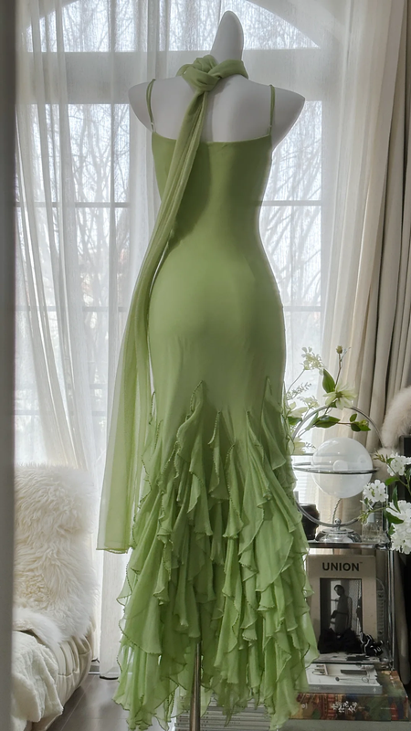 Light green halter-neck fitted long ball gown R7682