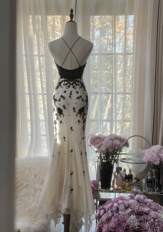 Black and white color-blocked halter-neck fitted bodycon long ball gown R7722