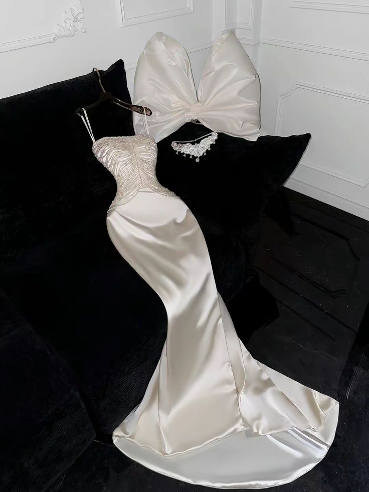 Luxury Mermaid Wedding Dresses Sleeveless Beaded Bridal Gowns