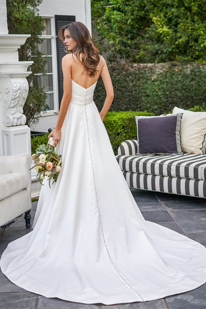 Satin A-line skirt heart-shaped neckline pleated waistband wedding dress