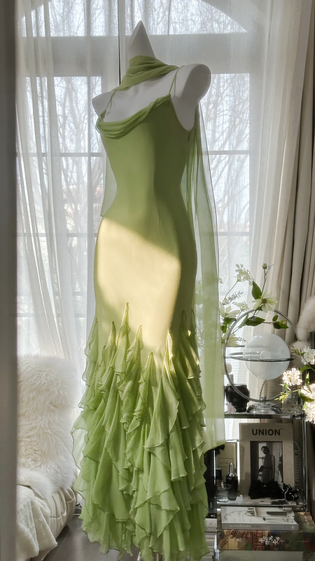 Light green halter-neck fitted long ball gown R7682