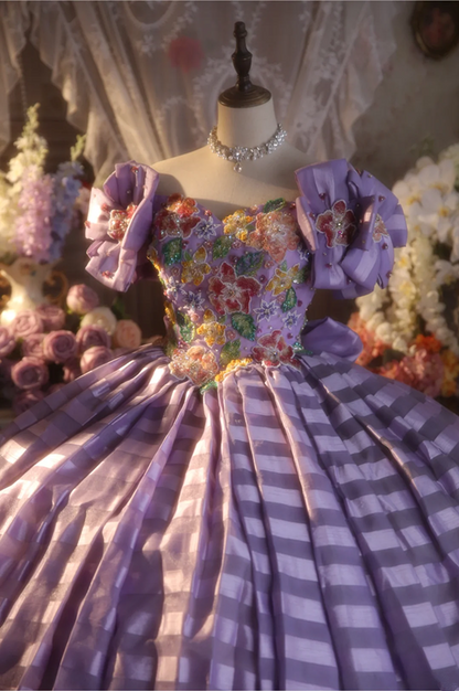 Purple square-neck ball gown with puff sleeves, a cinched waist and a voluminous skirt; bridal gown R7279