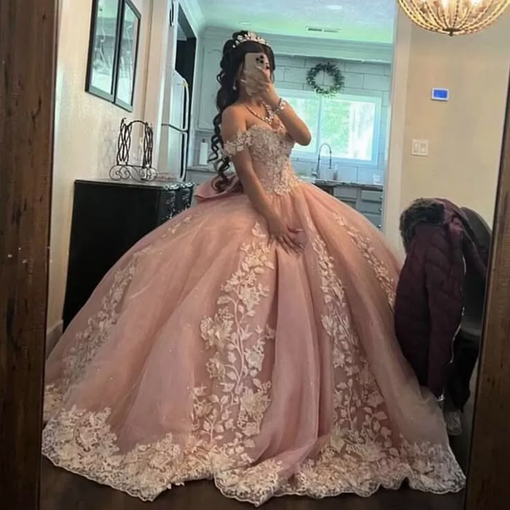 Light Pink Quinceanera Dresses with Bow Lace Appliques Sweet 15 16 Ball Gowns