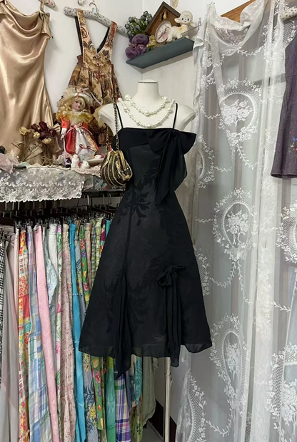 Black halter-neck A-line midi ball gown R7486