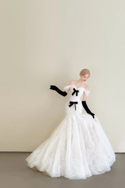 girlhomeshops-Vintage Black-White Contrast Bow Off-Shoulder Mermaid Court Style Wedding Gown gh6026